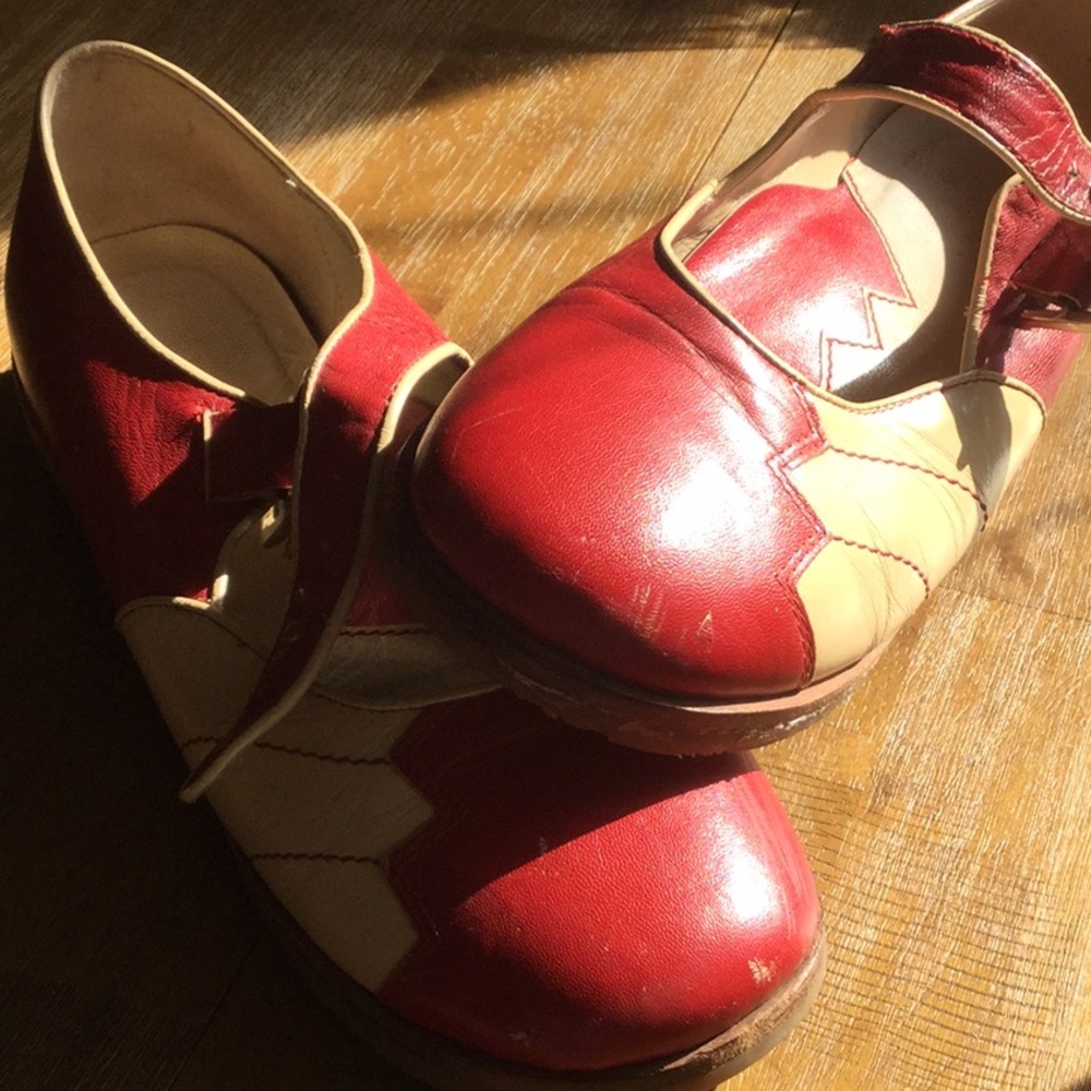 VINTAGE Fluevog super cute red shoes